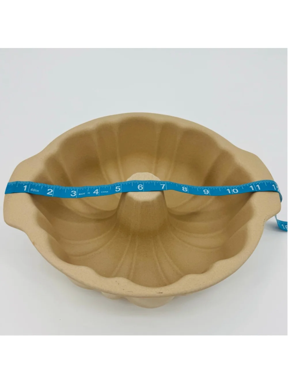 Pampered Chef Heritage Stoneware Fluted Bundt Pan One Size